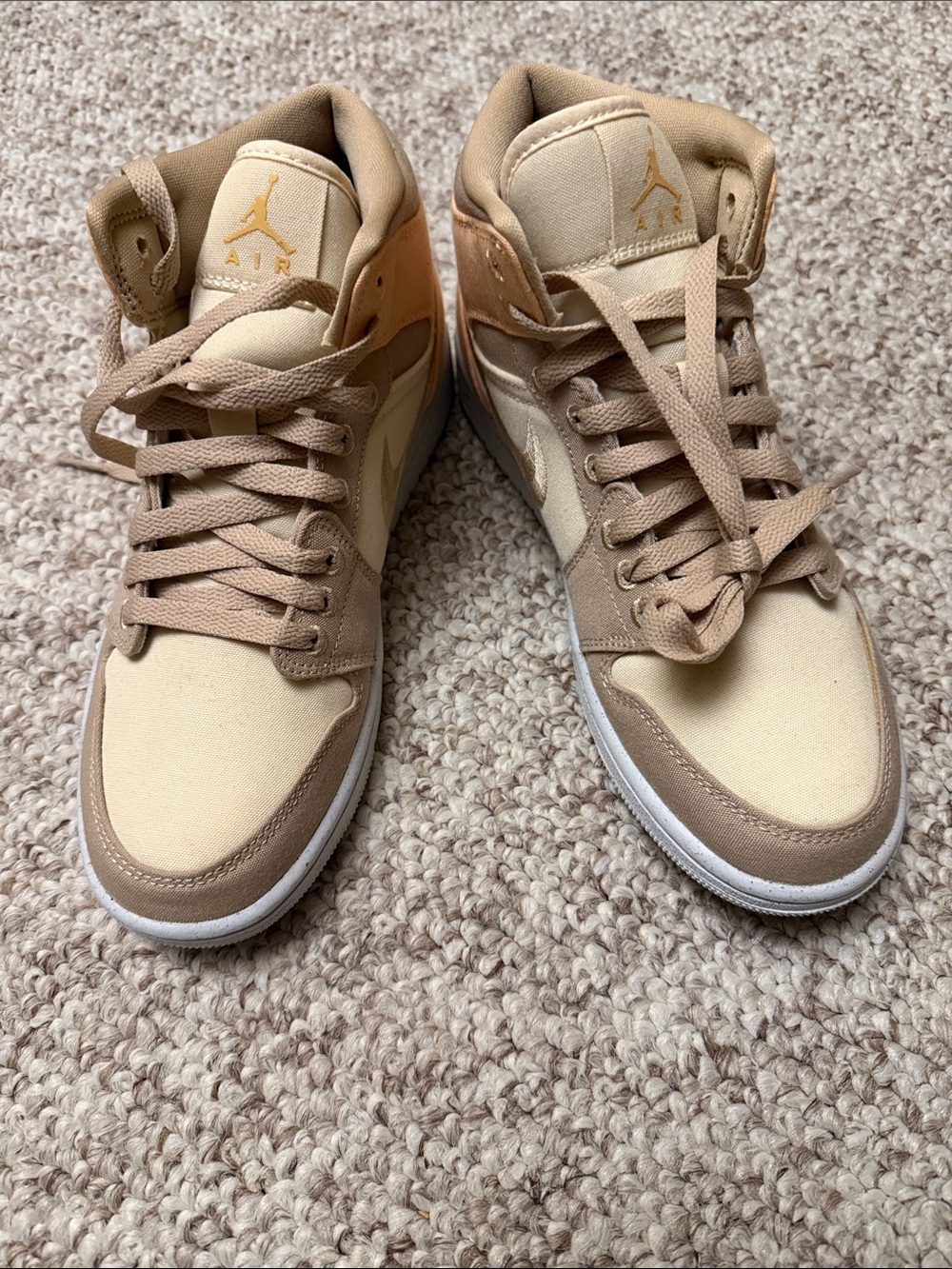 Nike air Jordan High-Top Sneakers in Beige and Tan